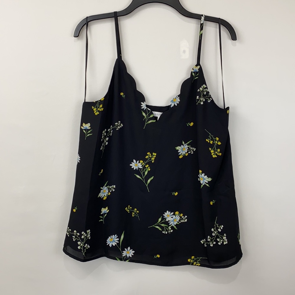 Socialite Scalloped V-Neck Camisole